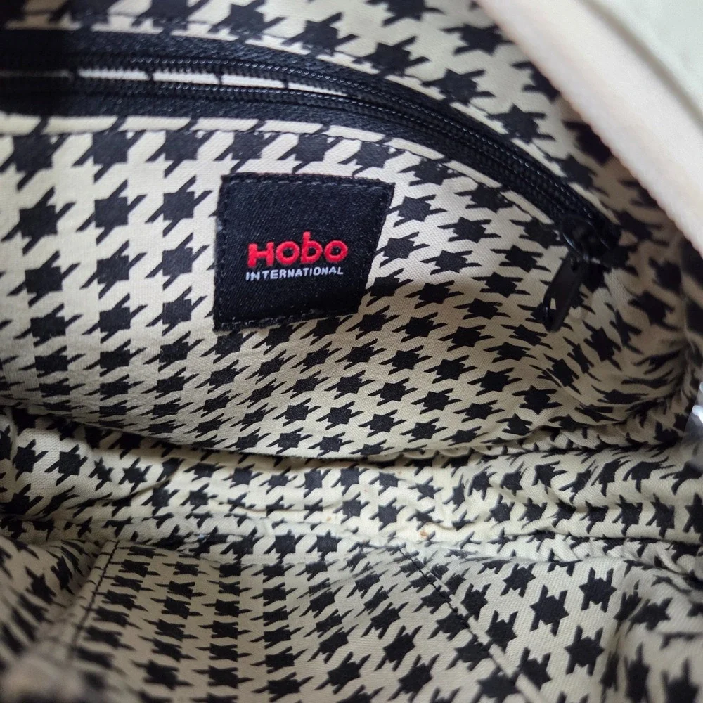 HOBO Deb Round Patent‎ Leather Crossbody bag Creme & Gold chain strap RARE